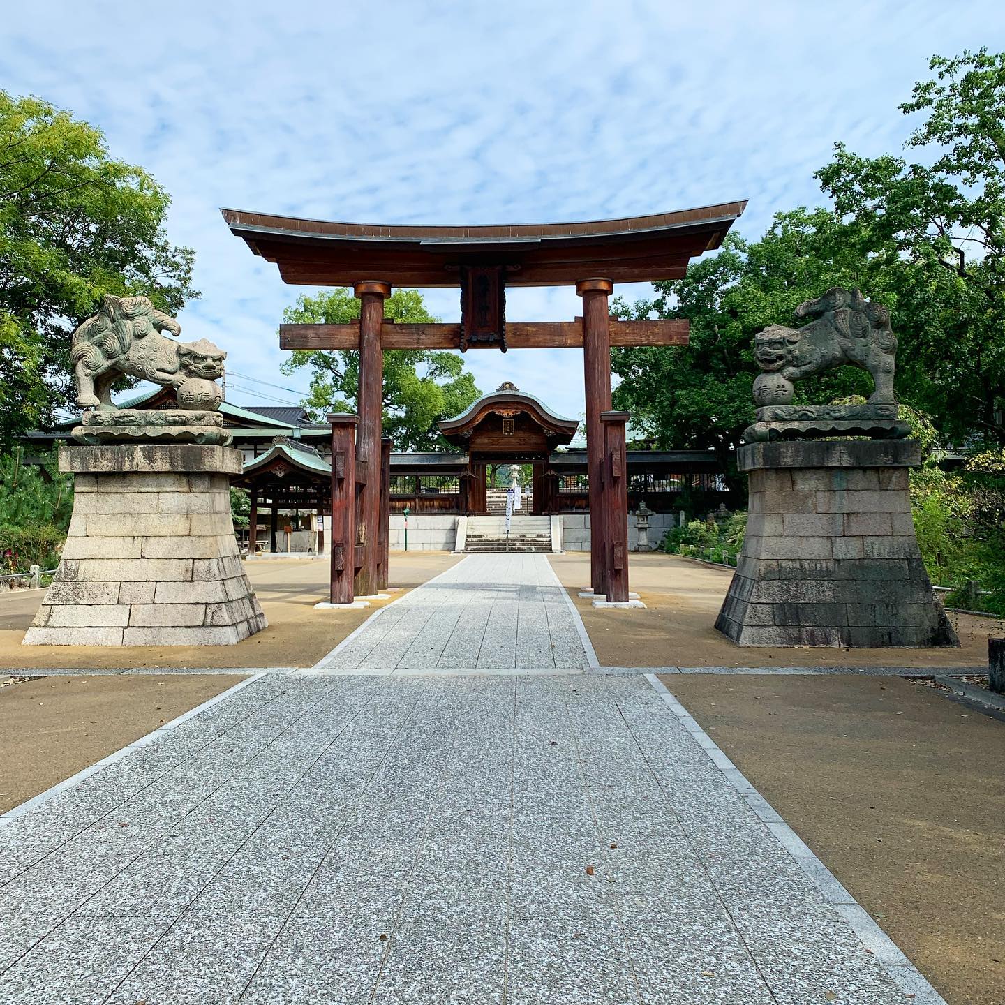 広島七福神めぐり・饒津神社・二の鳥居と狛犬